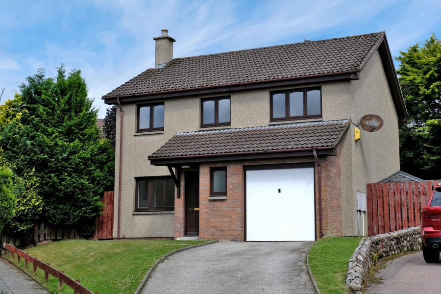 Photo of 21 Mains Circle, Westhill, Aberdeenshire, AB32 6HD — offers over £305,000