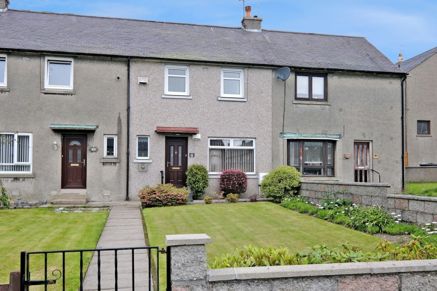 Photo of 33 Greenfern Avenue, Mastrick, Aberdeen, AB16 6QR — offers over £115,000