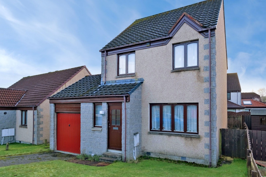 Photo of 15 Callum Wynd, Kingswells, Aberdeen, AB15 8XL — offers over £200,000
