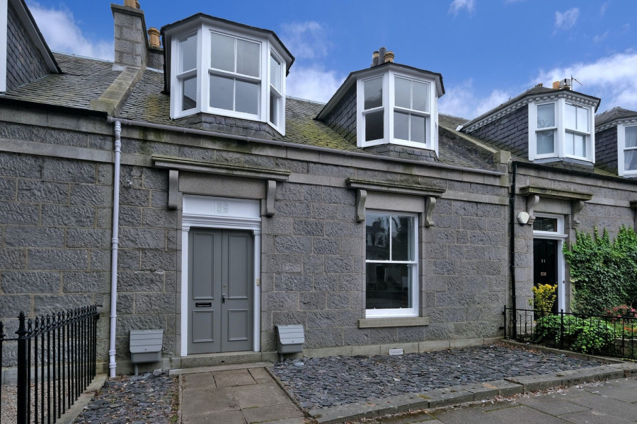 Photo of 49a Carden Place, Aberdeen, AB10 1UN — fixed price £235,000