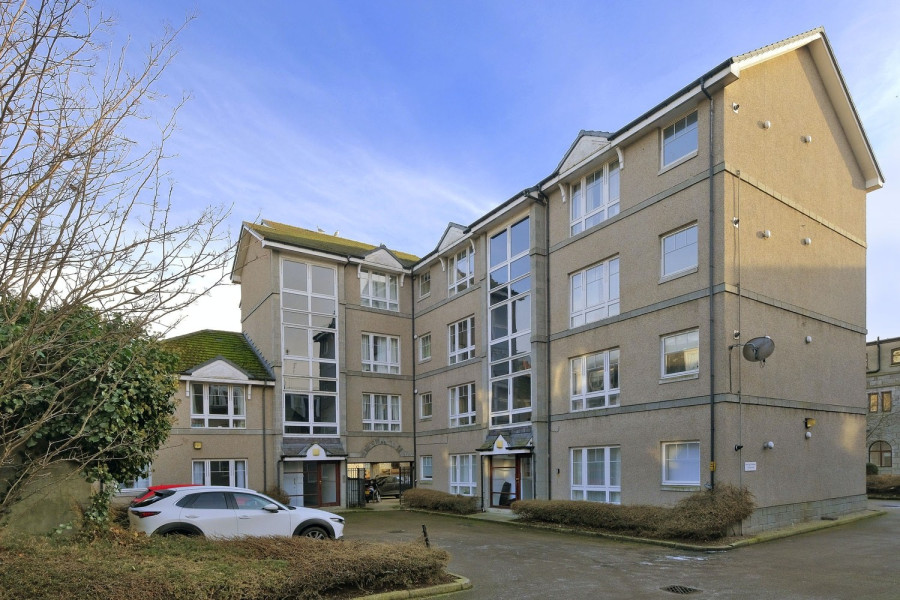 Photo of 56B Charlotte Apartments, Charlotte Street, Aberdeen, AB25 1LT — offers over £137,000