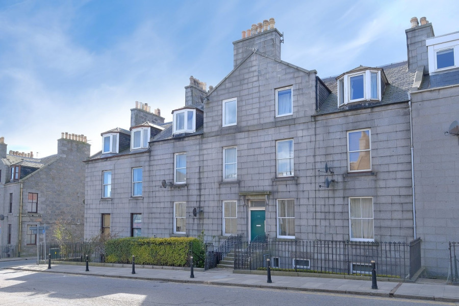 Photo of 160g Crown Street, Aberdeen, AB11 6HX — offers over £135,000