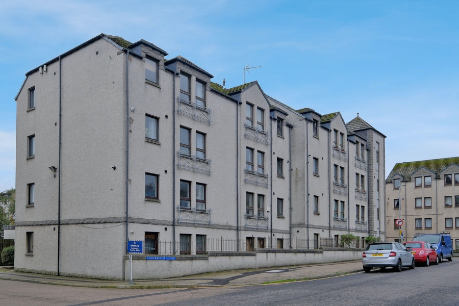 Photo of 37 Ardarroch Close, Aberdeen, AB24 5QG — offers around £80,000