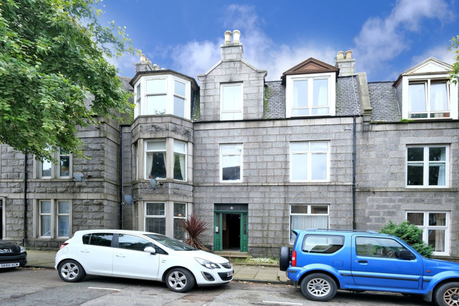 Photo of 9 Great Western Place, Aberdeen, AB10 6QN — offers over £119,500