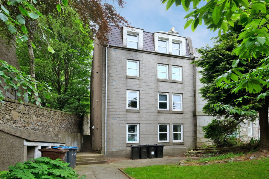 Photo of 31c Kings Crescent, Aberdeen, AB24 3HP — offers over £95,000