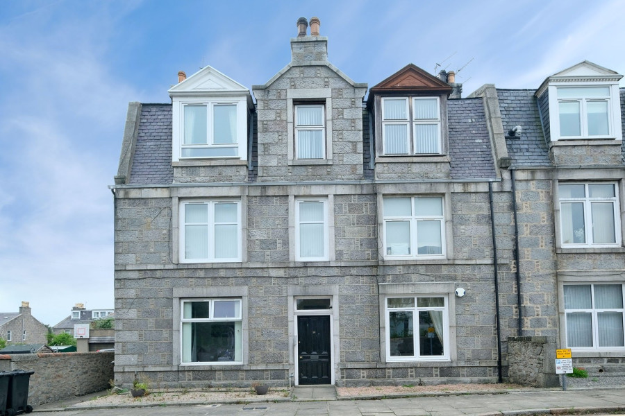 Photo of 10 Hosefield Road (top left), Aberdeen, AB15 5NB — offers over £100,000