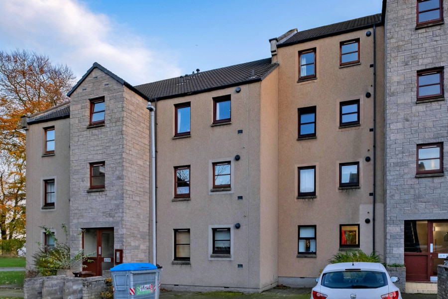 Photo of 59 Hutcheon Low Place, Aberdeen, AB21 9WL — offers over £105,000