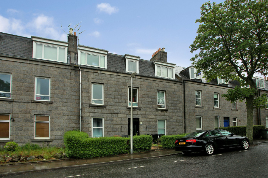 Photo of 4 Loanhead Place Aberdeen, AB25 2SW — offers over £59,950