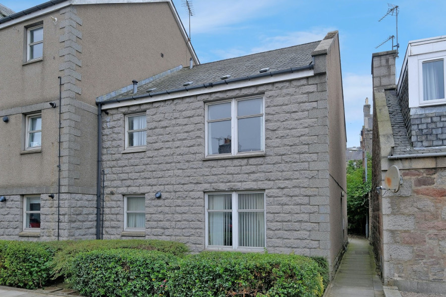 Photo of 4B Mount Street, Aberdeen, AB25 2RB — offers over £115,000