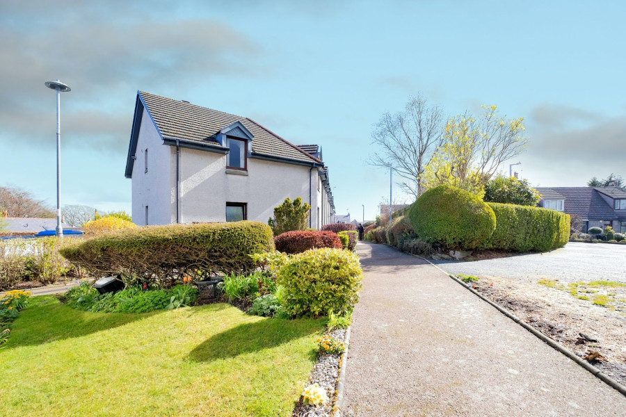 Photo of 9 Mosman Gardens, Aberdeen, AB24 4LZ — offers over £95,000