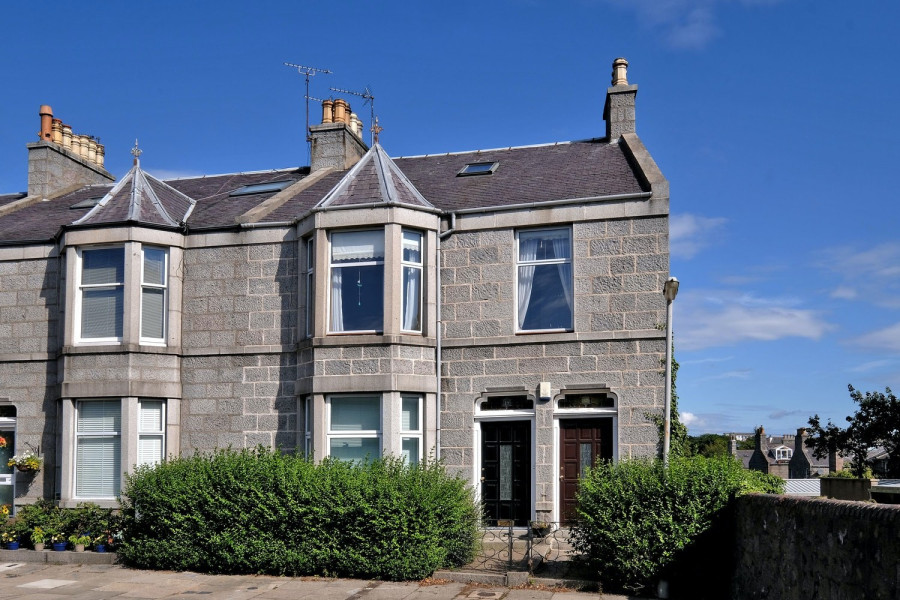 Photo of 17 Mile End Place, Aberdeen, AB15 5PZ — offers over £200,000