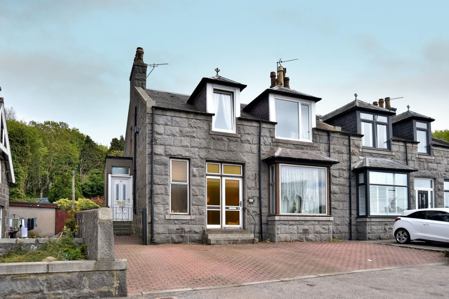 Photo of 19 Stonehaven Road Aberdeen, AB12 5US — offers over £115,000
