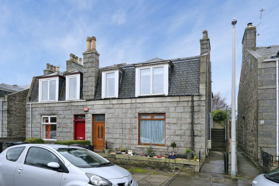 Photo of 39 Sunnybank Place, Aberdeen, AB24 3LB — offers over £105,000