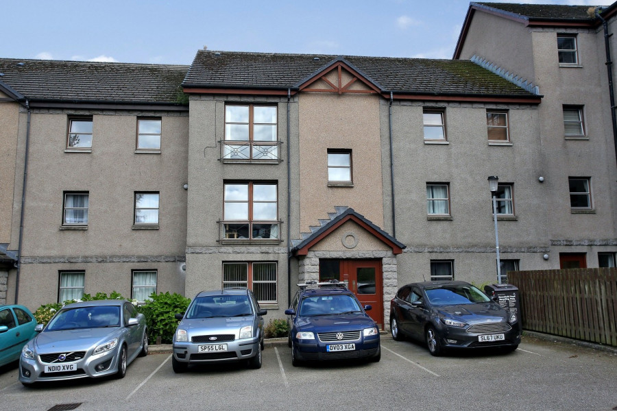 Photo of 64 Roslin Place, Aberdeen, AB24 5BL — £500 per month