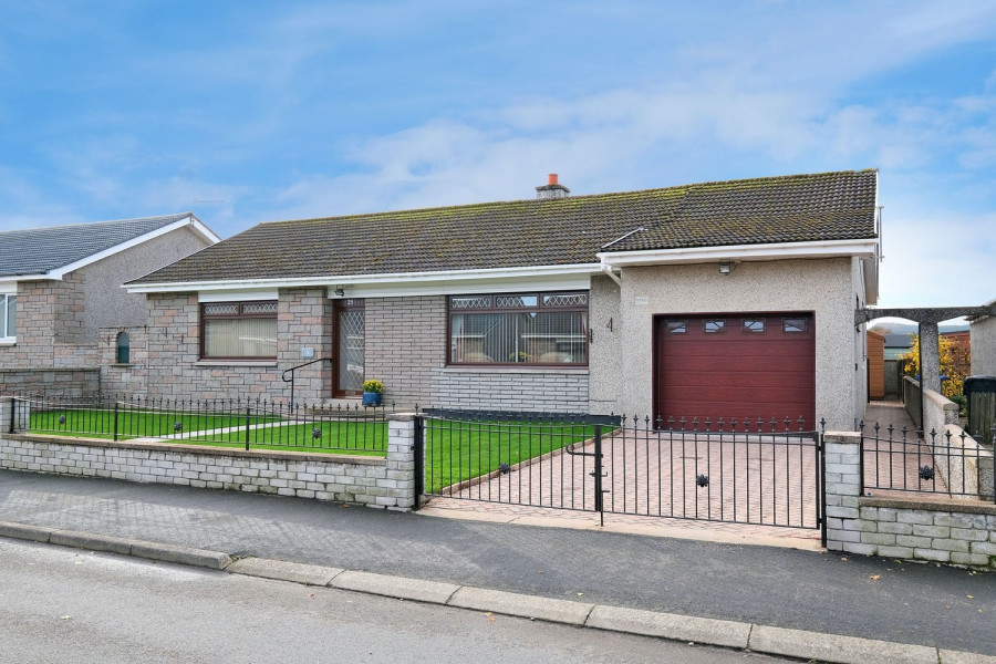 Photo of 25 Mearns Drive, Stonehaven, Aberdeenshire, AB39 2DZ — offers over £270,000